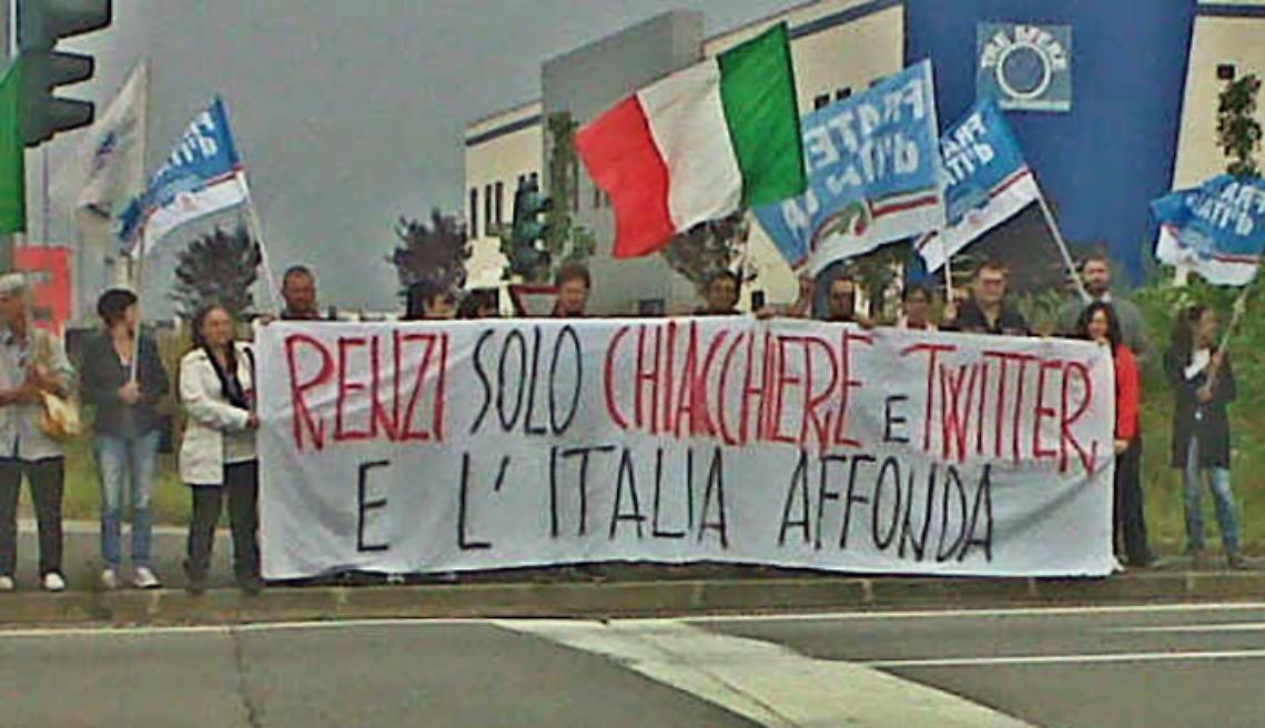 SETTIMO TORINESE. Stabilimento L'Oreal: c'è chi protesta contro Renzi