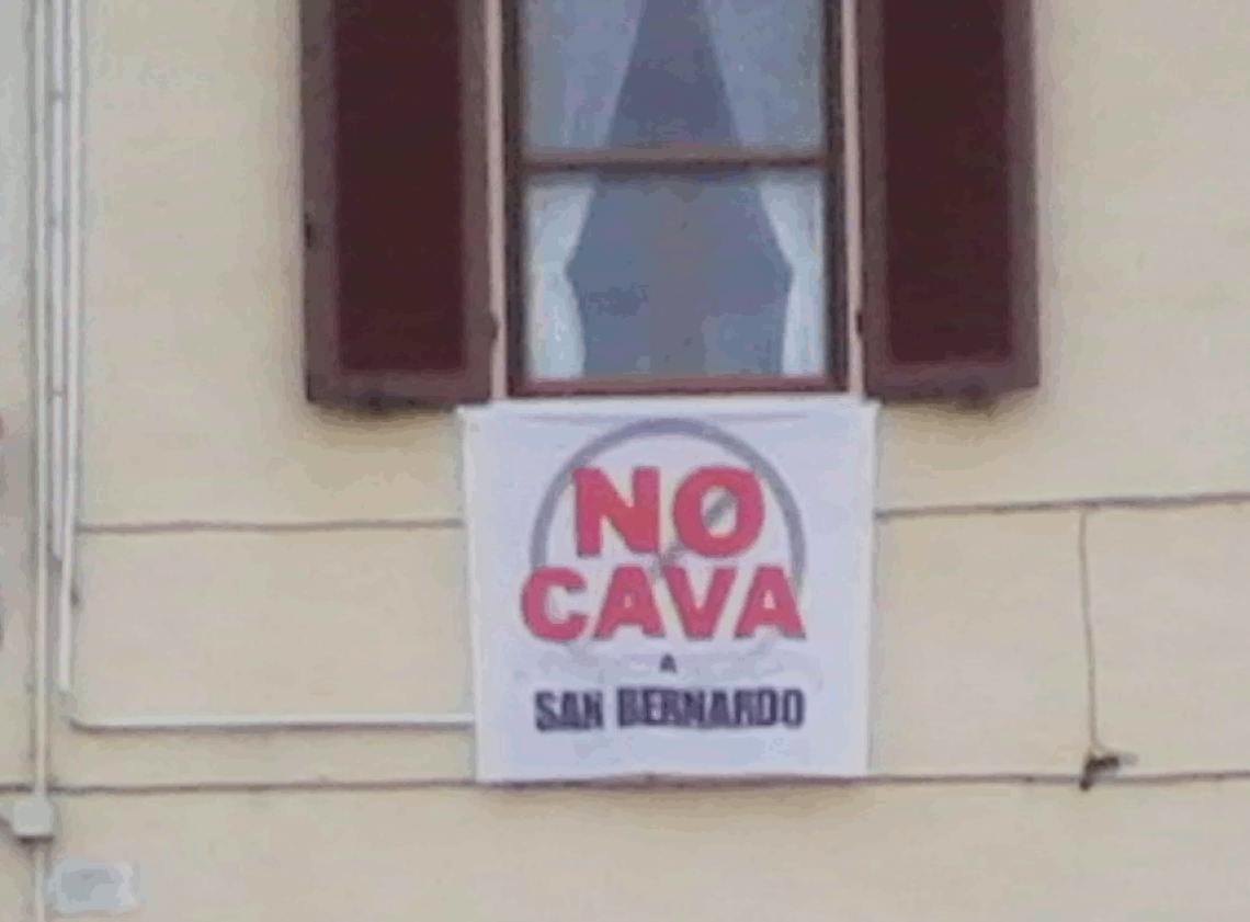 IVREA. Cava, cittadini contro Della Pepa: "dimettiti"