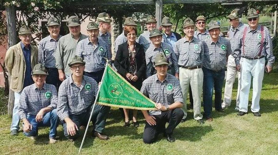 PARELLA. Gli Alpini hanno compiuto 25 anni
