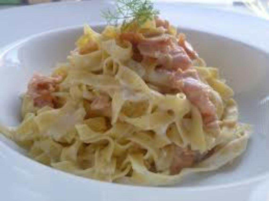 Tagliatelle al Salmone