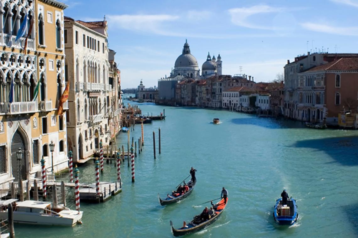 VENEZIA. Atti vandalici a un gommone della Protezione civile, danni per 4 mila euro