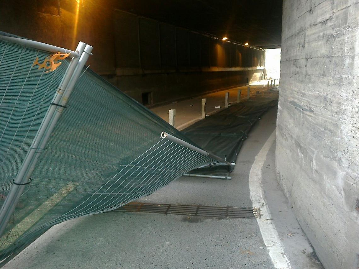 SETTIMO. Transenne abbattute (di nuovo) al cantiere del sottopasso