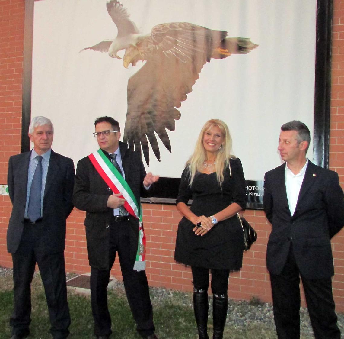 CHIAVERANO. Maria Teresa Ruta inaugura "Tacaicà - Maxi Foto sui muri delle case"