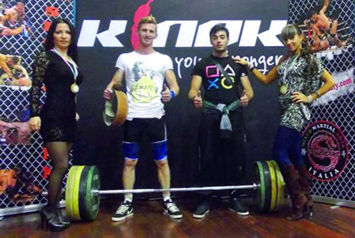 SOLLEVAMENTO PESI. Gym Club Pesistica al Galà MMA 