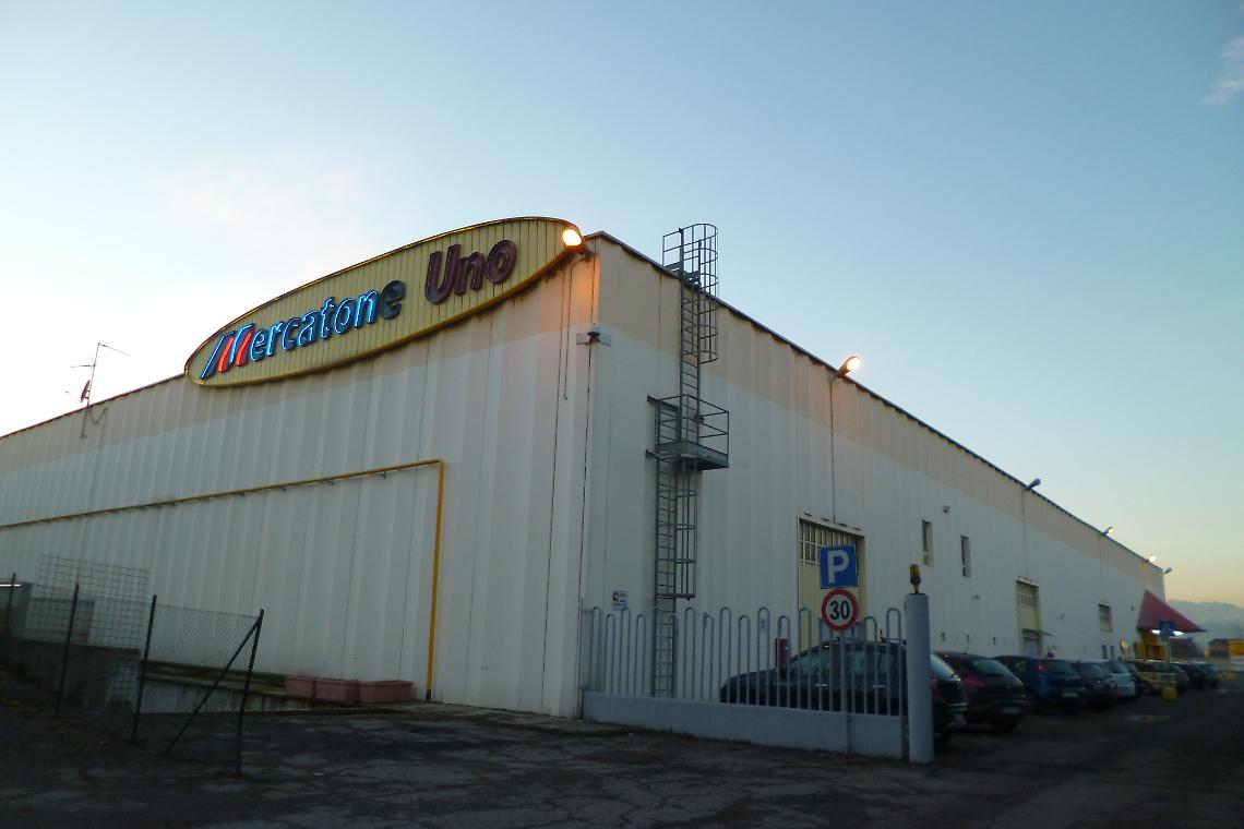 BRANDIZZO. Mercatone Uno: il capannone ora non è più commerciale