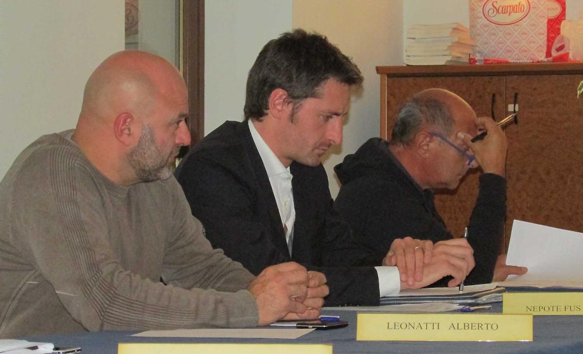 OZEGNA  C'eravamo tanto odiati... Lista Nepote-Chiarabaglio. Tutti i mercoledì si incontrano al distributore