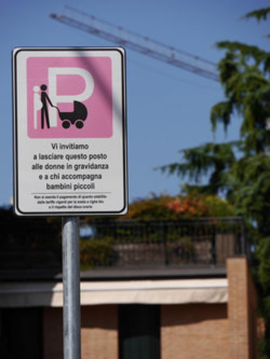 Torino, parcheggi rosa