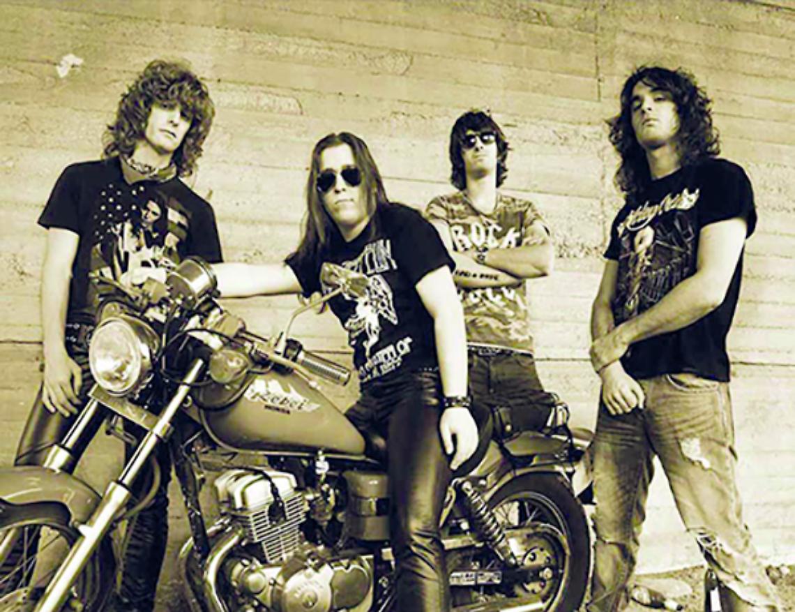 Attitude, band on the road