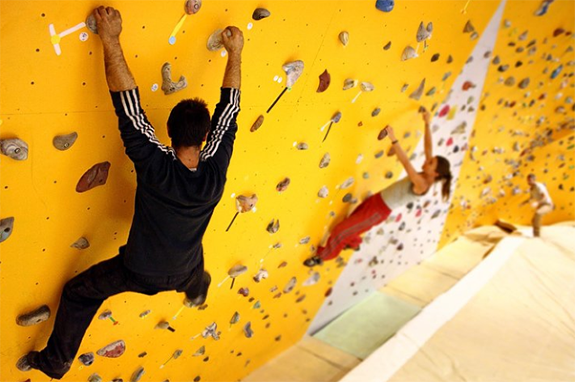 NOVARA. Cade da parete arrampicata, grave quattordicenne