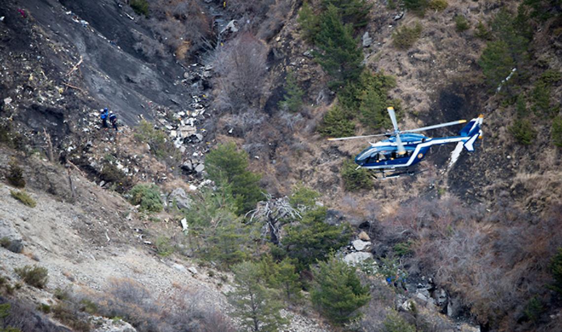 SEYNE-LES-ALPES. Aereo caduto: famiglie delle vittime sul luogo della tragedia