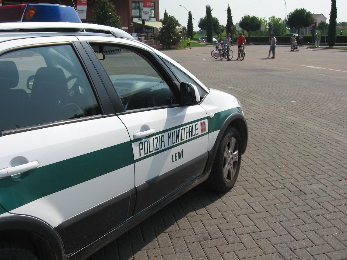 BRANDIZZO. Un defibrillatore sulla volante dei vigili