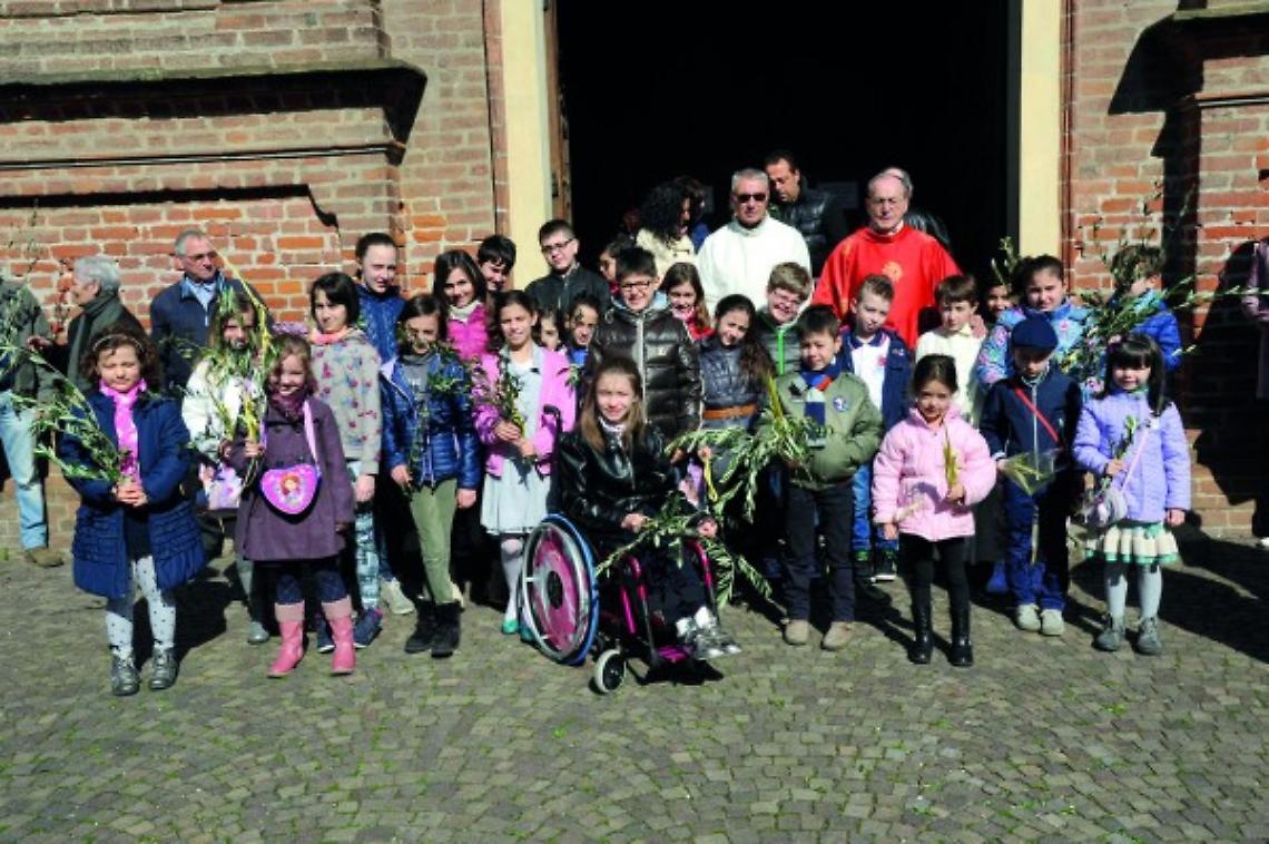 RONDISSONE. Domenica delle palme. Don Gino: “Aiutatemi a ristrutturare la Chiesa” 