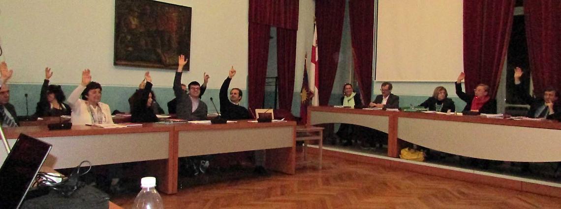 IVREA. Mozione all'unanimità perché la tratta ferroviaria Chivasso-Aosta sia inserita nel piano strategico della Città Metropolitana