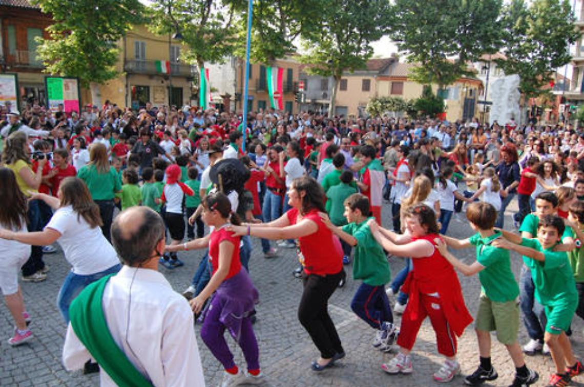 BRANDIZZO. “Tutti in piazza” con grande festa teatrale