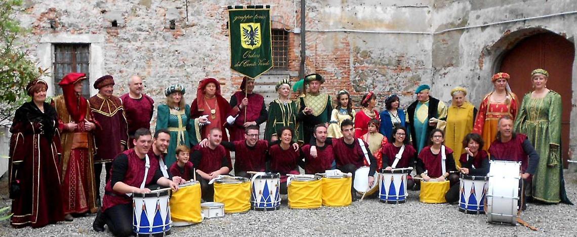 BANCHETTE. L'Ordine del Conte Verde inaugura le aperture del Castello