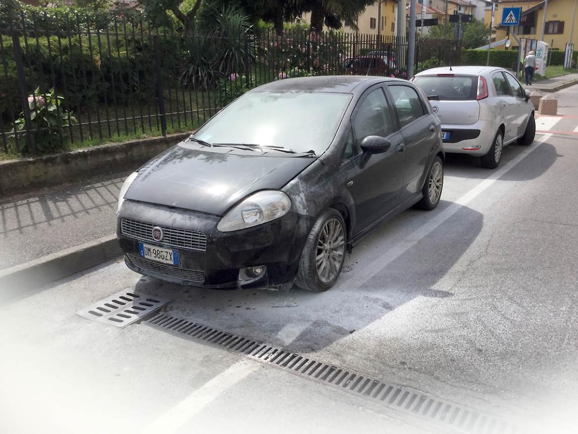 GASSINO TORINESE. Incendio doloso all'auto di un barista