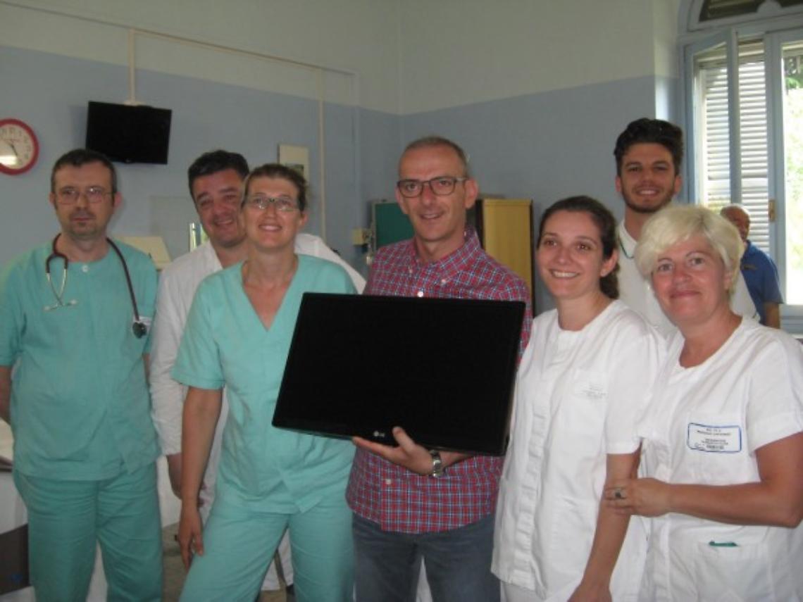 CHIVASSO. Due tv ed un sorriso per l'oncoematologia dell'ospedale