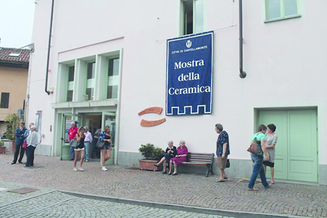 CASTELLAMONTE. Mostra della ceramica, vandali abbattono scultura in piazza