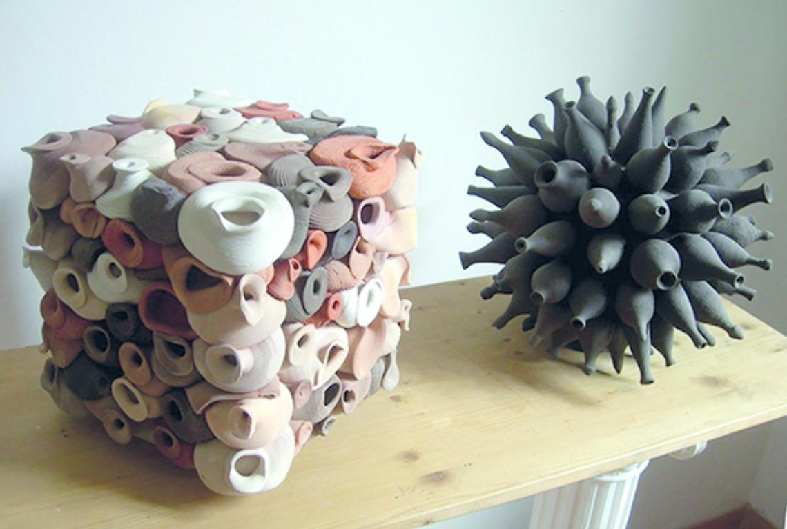 CASTELLAMONTE. Mostre: la ceramica celebra la terra