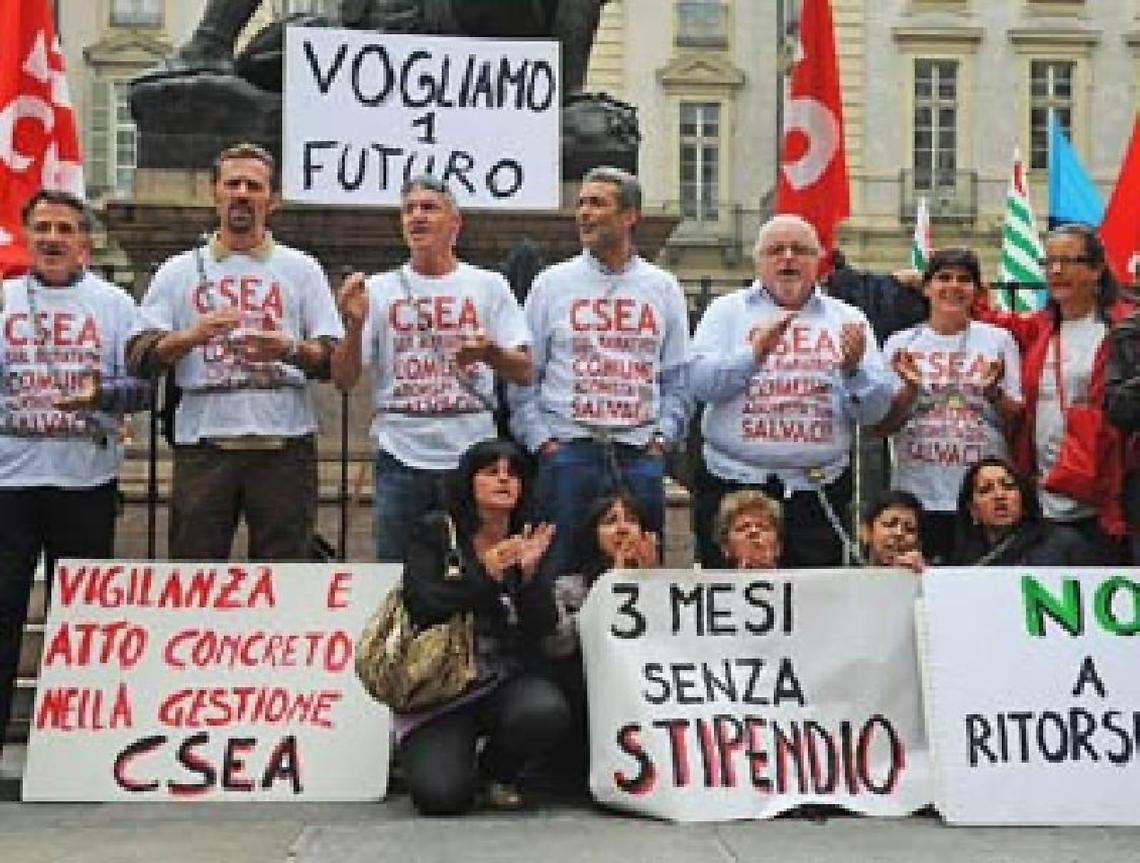 TORINO. Volantini e striscioni su ex Csea sgomberata