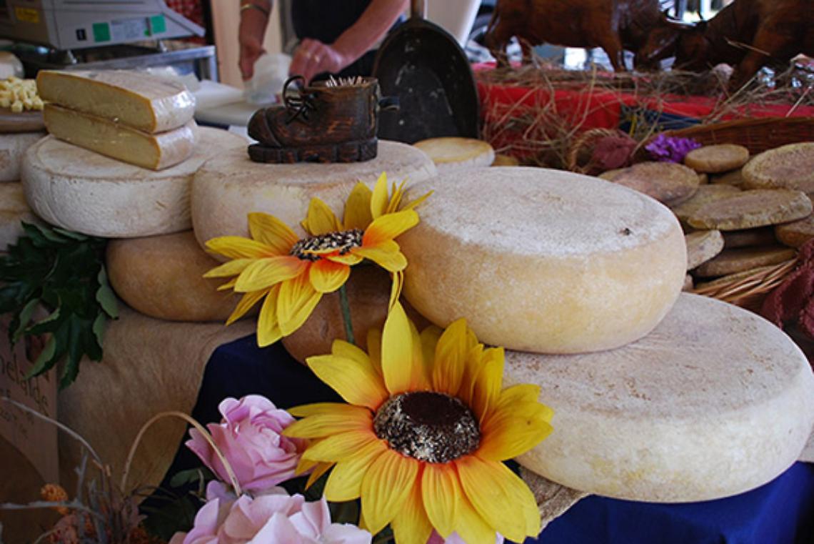 USSEGLIO. La Chef stellata Susigan del Gardenia di Calusa inaugura la mostra regionale della toma di Lanzo