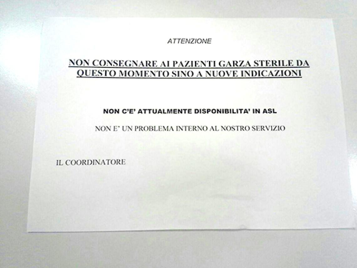 CIRIÈ. Se i pazienti si devono comprare anche le garze.
