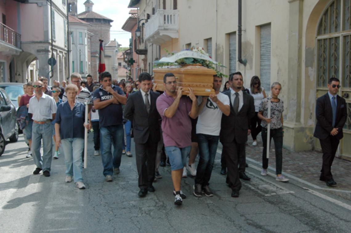 FOGLIZZO. In mille ai funerali di Elena Actis Dato