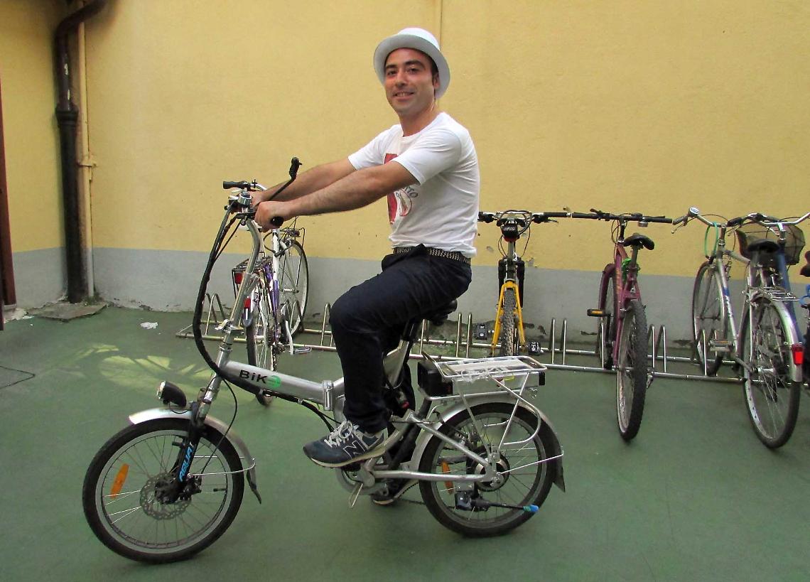 BUSANO. Birzillotto: "rinuncio all'auto e mi muovo sulla bici elettrica"