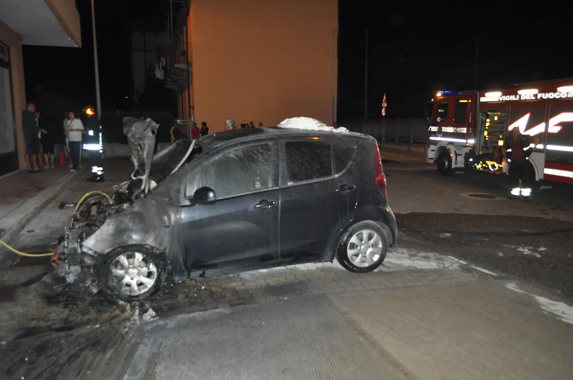 CIRIE' - Il piromane torna a colpire: 3 auto bruciate