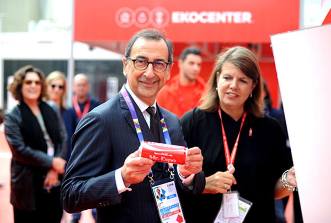 MILANO. “Share a Coca Cola”, Giuseppe Sala personalizzata la propria lattina
