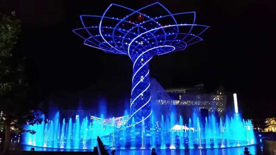 MILANO. L'albero della vita si accende per l'ultima volta