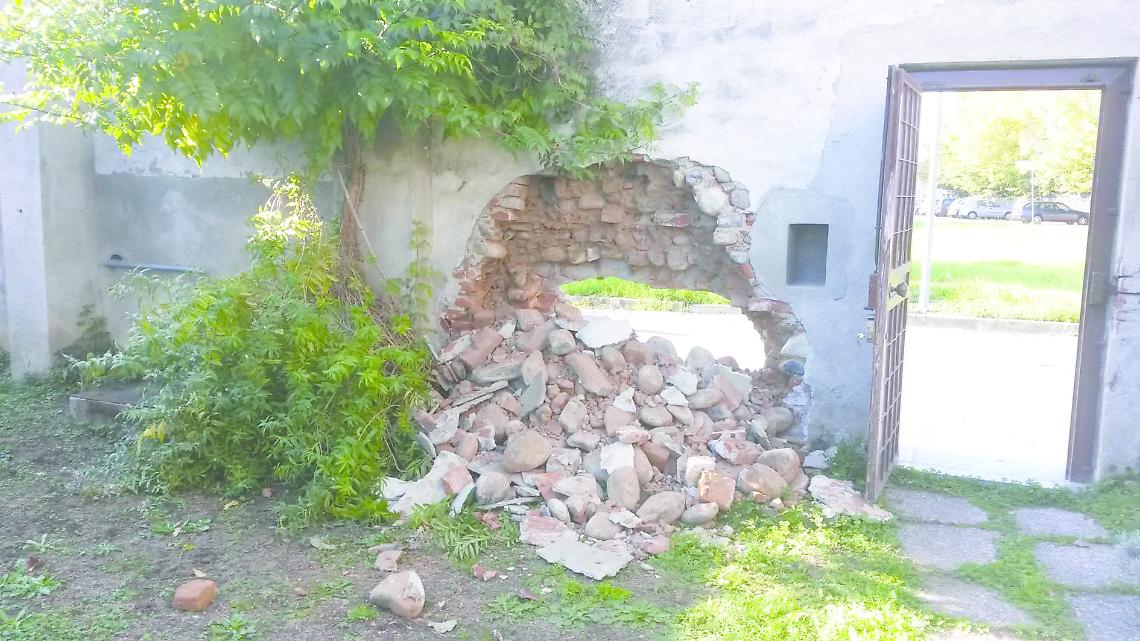 SETTIMO. Si schianta contro un muro e non ricorda nulla. "Due "soccorritori" mi hanno rubato il cellulare"