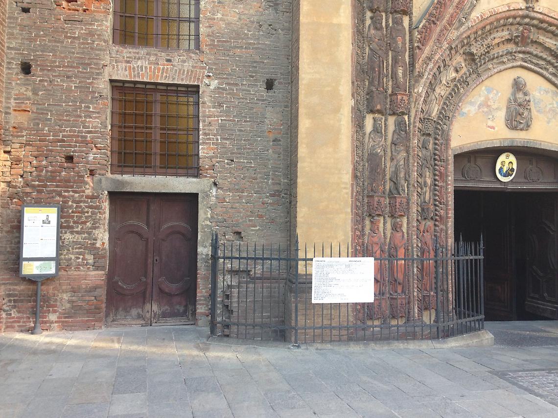 CHIVASSO. Porta chiusa, l'accesso al Duomo off limit per i diversamente abili