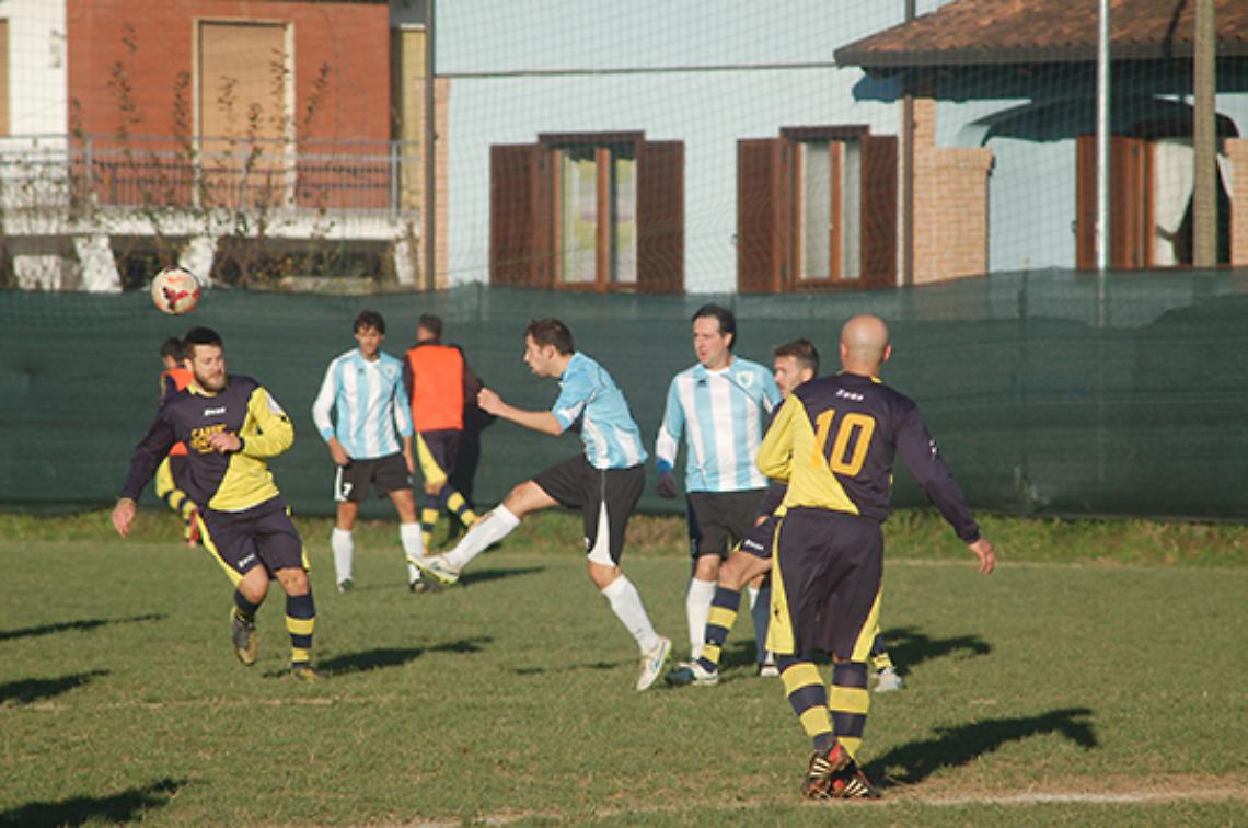 Calcio. Seconda Categoria. I biancoazzuri imbrigliano la capolista con una prestazione di grande sostanza