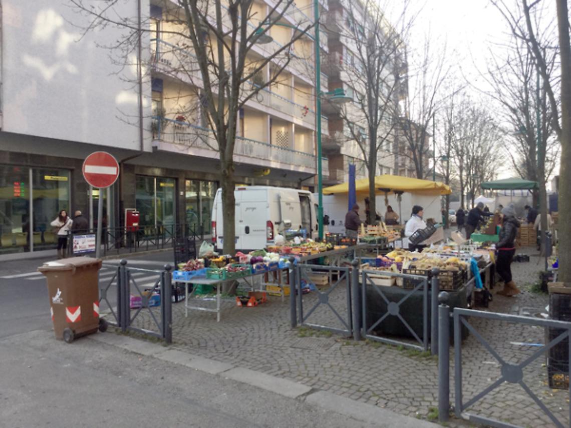 CHIVASSO. Venditore ambulante blocca coppia di ladri al mercato