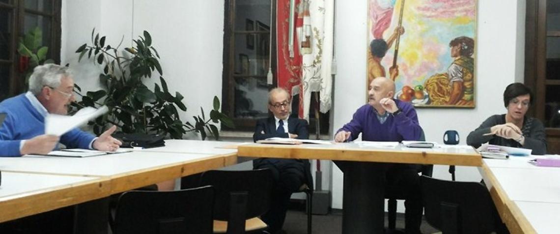 SAMONE. Aumentano le tasse e pure gli stipendi della Giunta. Giovando: "vendi l'immagine della mugna queia"