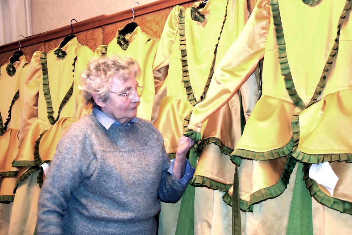 BRANDIZZO. Nell'atelier di Miranda, la sarta delle Cossotere