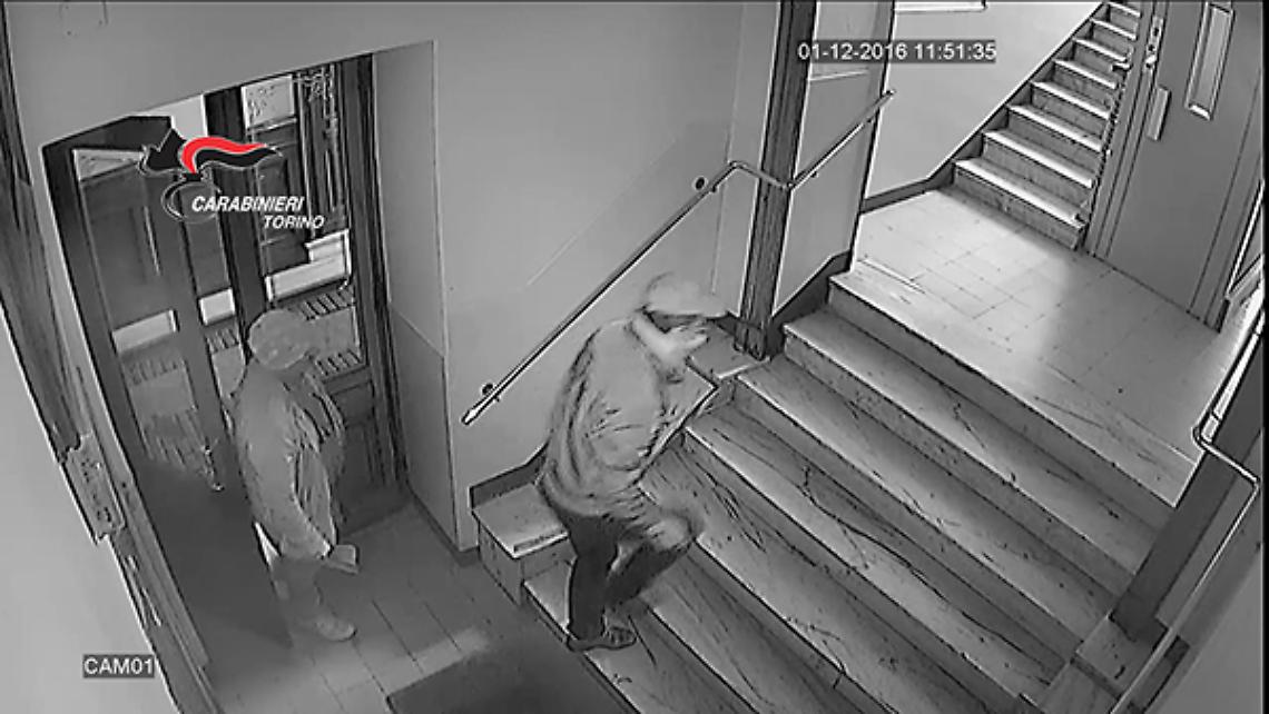 VALLO TORINESE. Finti agenti immobiliari narcotizzano e derubano anziano
