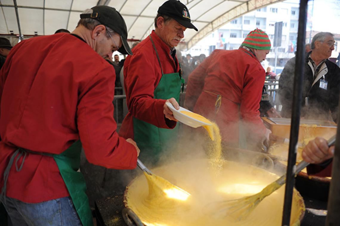 IVREA. Tradizioni gastronomiche e una mostra per celebrare i 70 anni di Polenta e Merluzzo