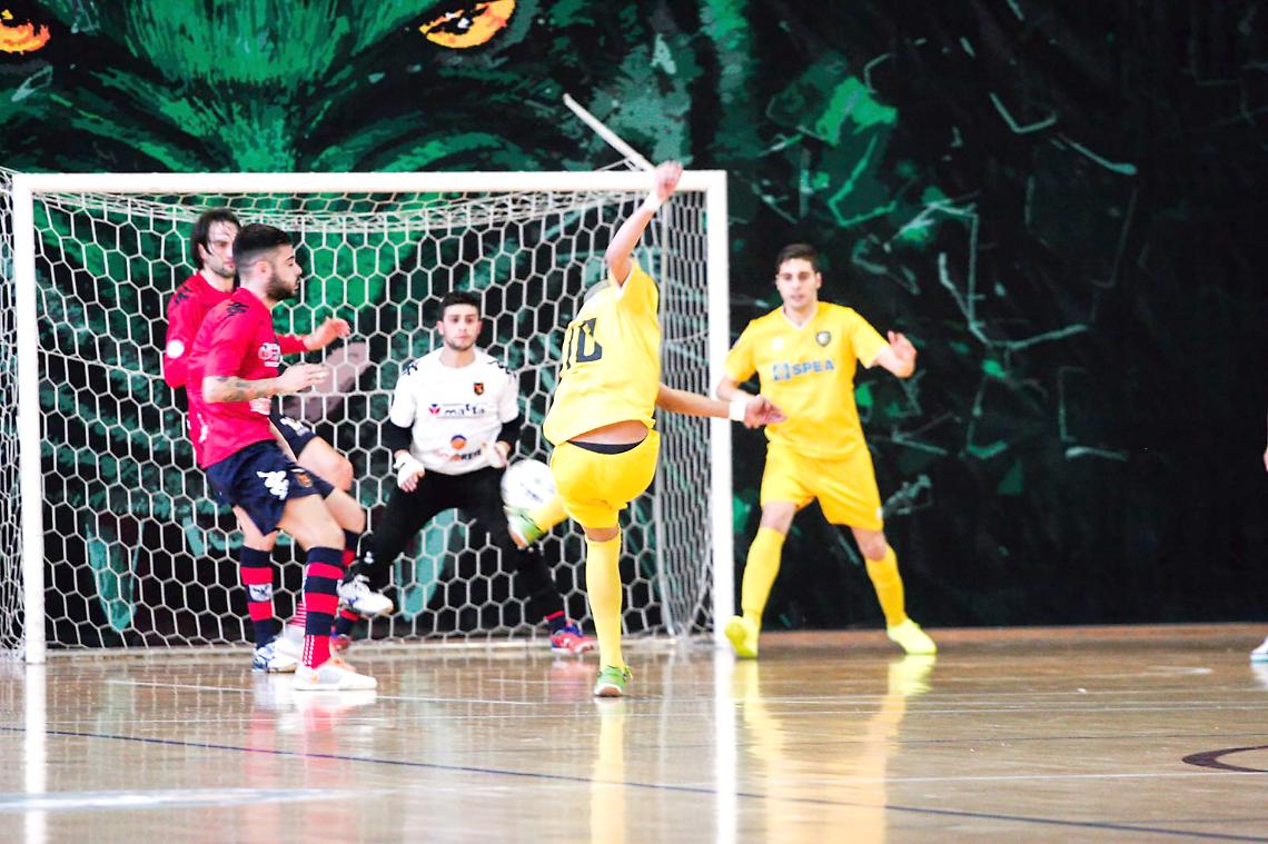 CALCIO A 5. L84 sconfitta tra gli applausi