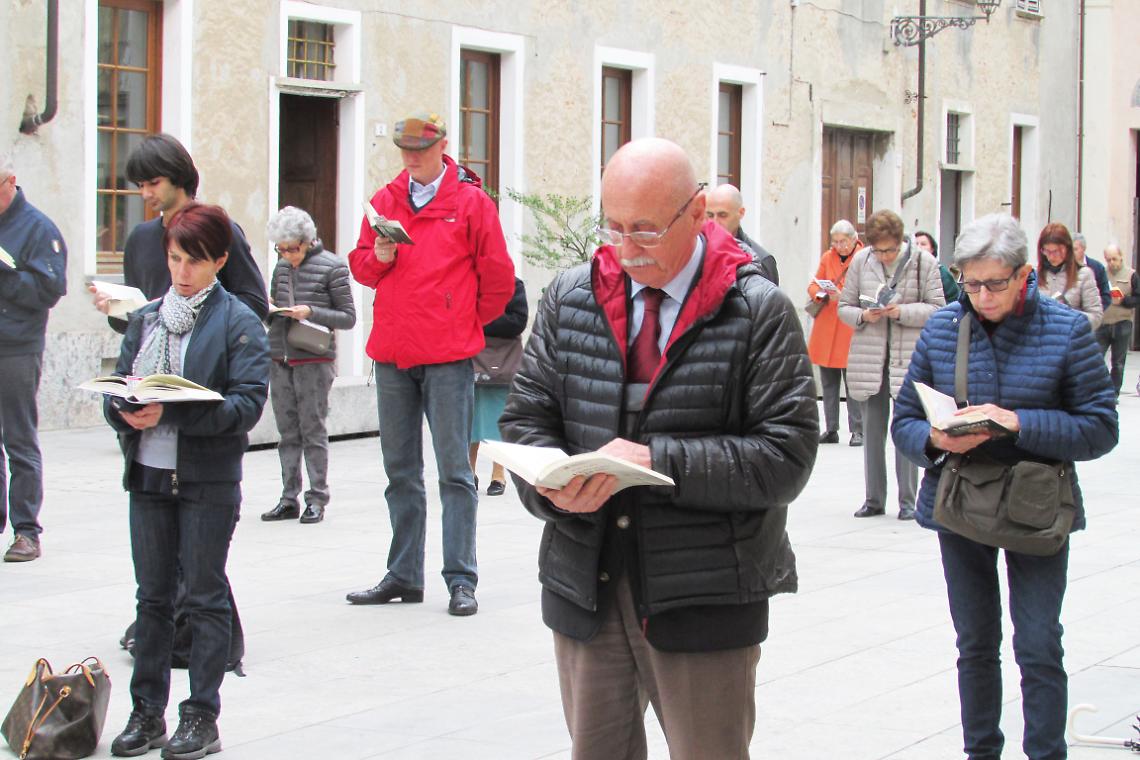 RIVAROLO. Le Sentinelle in Piedi protestano