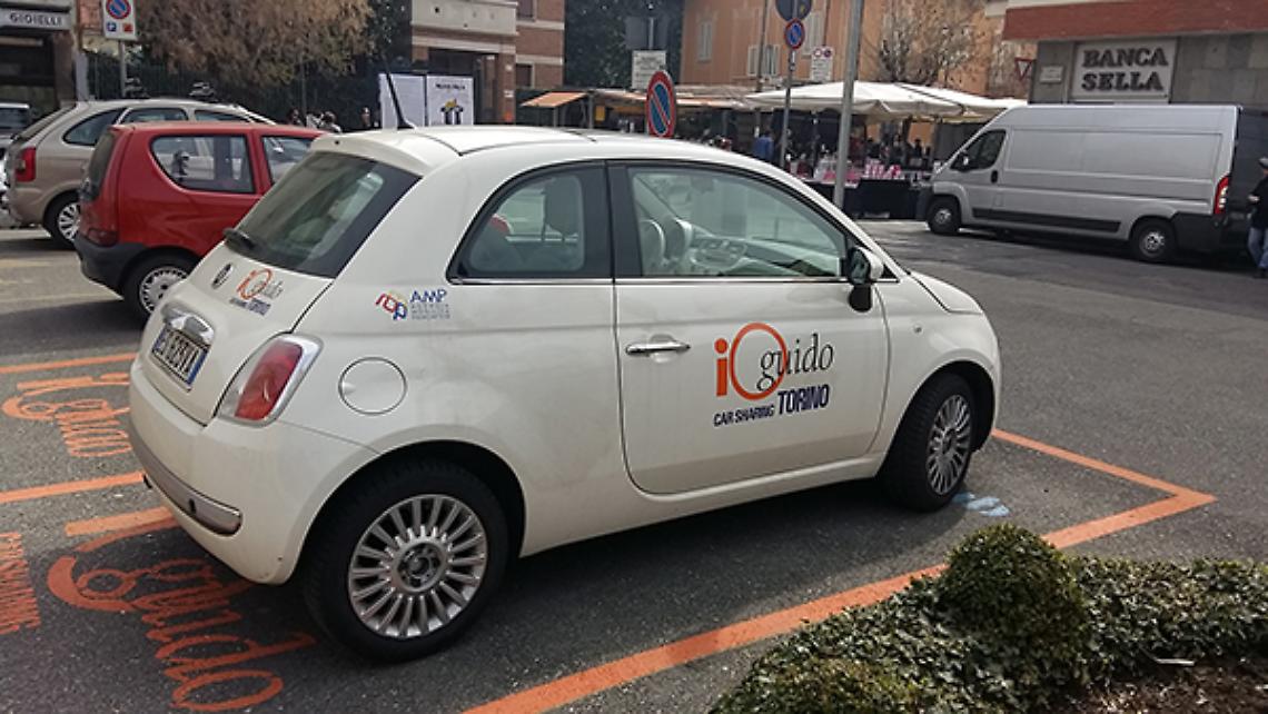VENARIA. Car sharing io guido