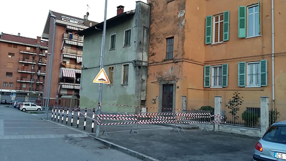 VENARIA. Crolli di calcinacci avvenuti in via Boschis