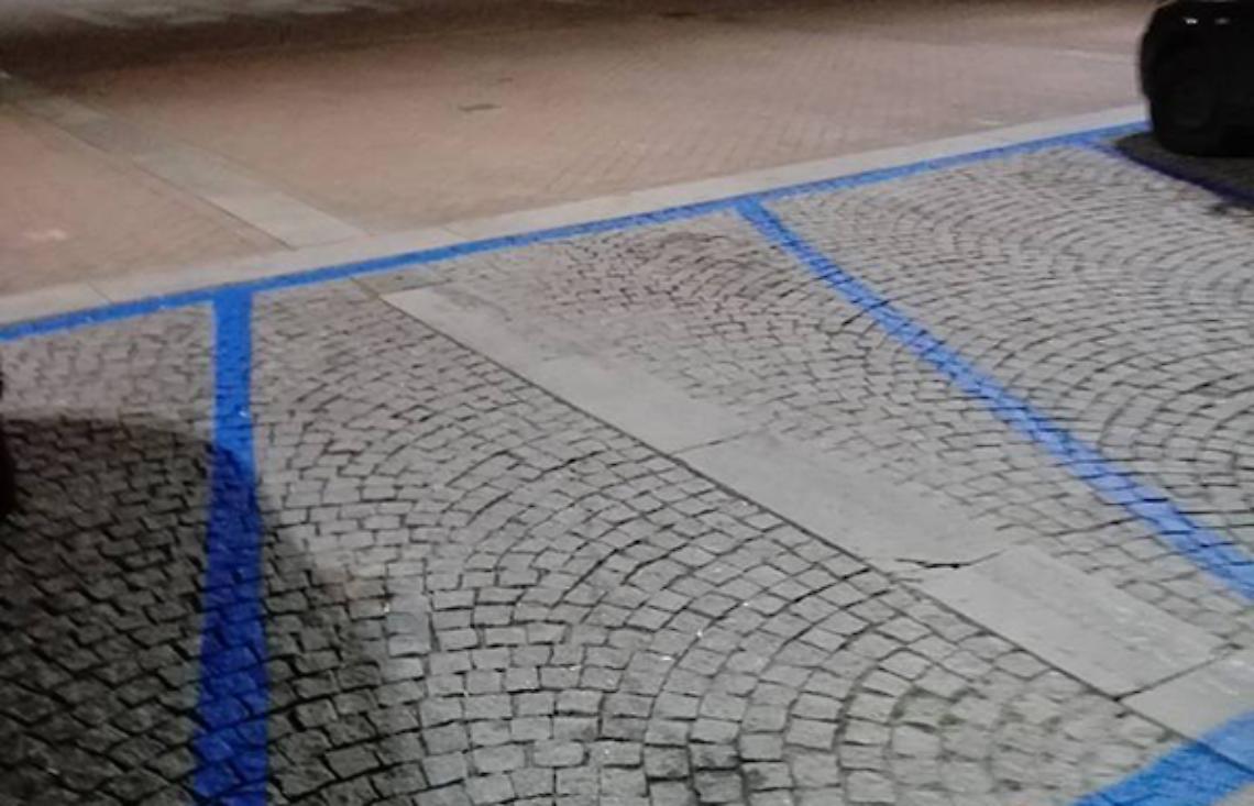 CASELLE. Polemica parchimetri e strisce blu