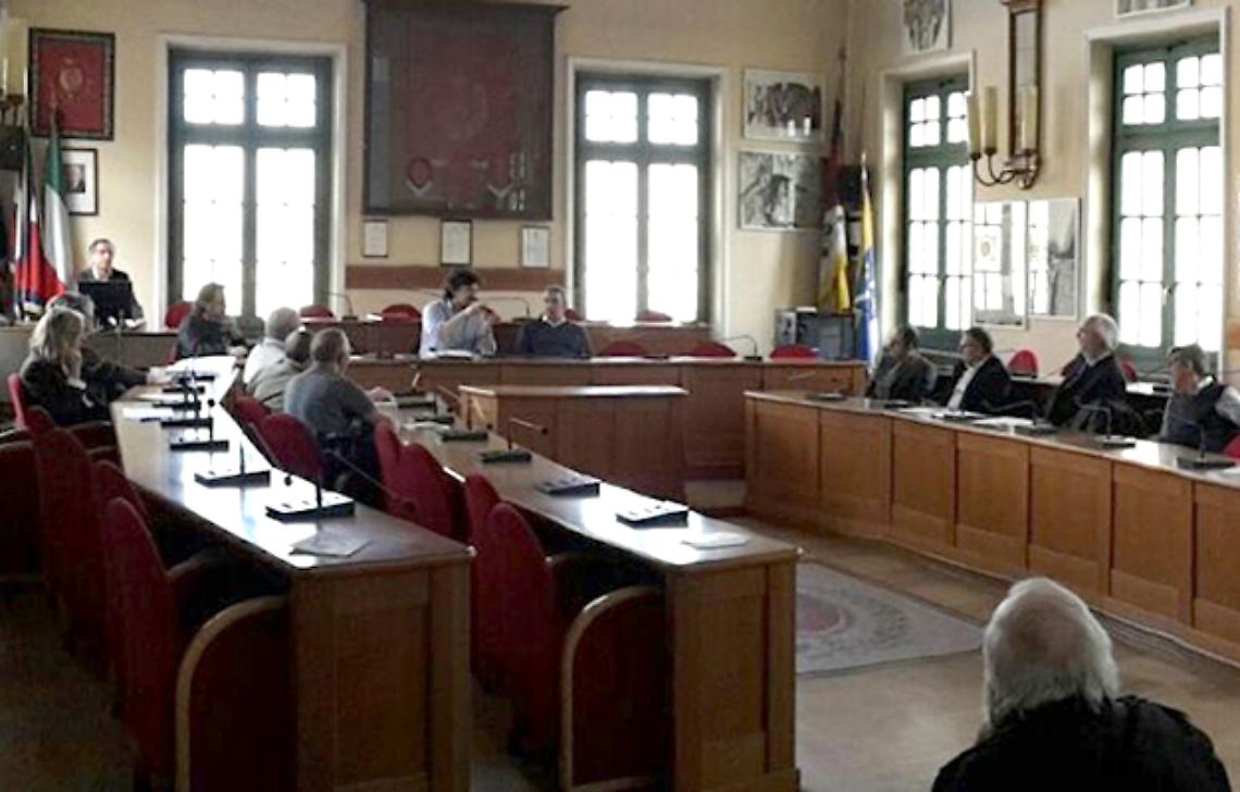 VENARIA. Il Consiglio congeda Berutti