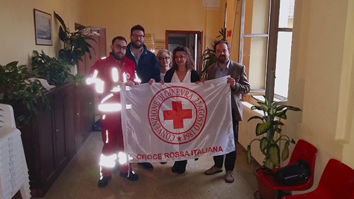 CASELLE. Bandiera della Croce Rossa Italiana fuori dal municipio