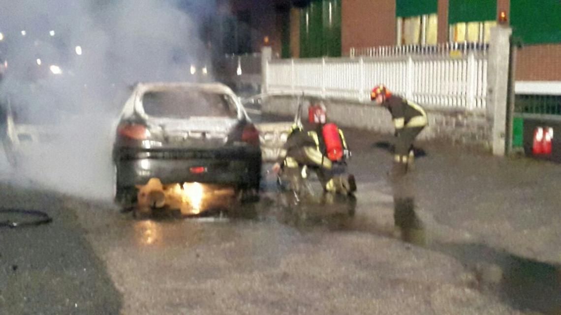 ROBASSOMERO. Auto in fiamme sulla provinciale.