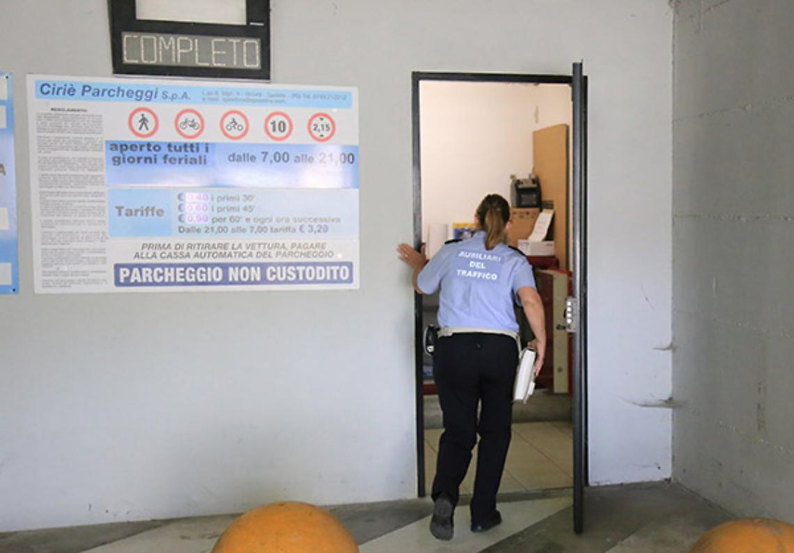 CIRIÈ. Rapina al parcheggio di via Andrea D'Oria
