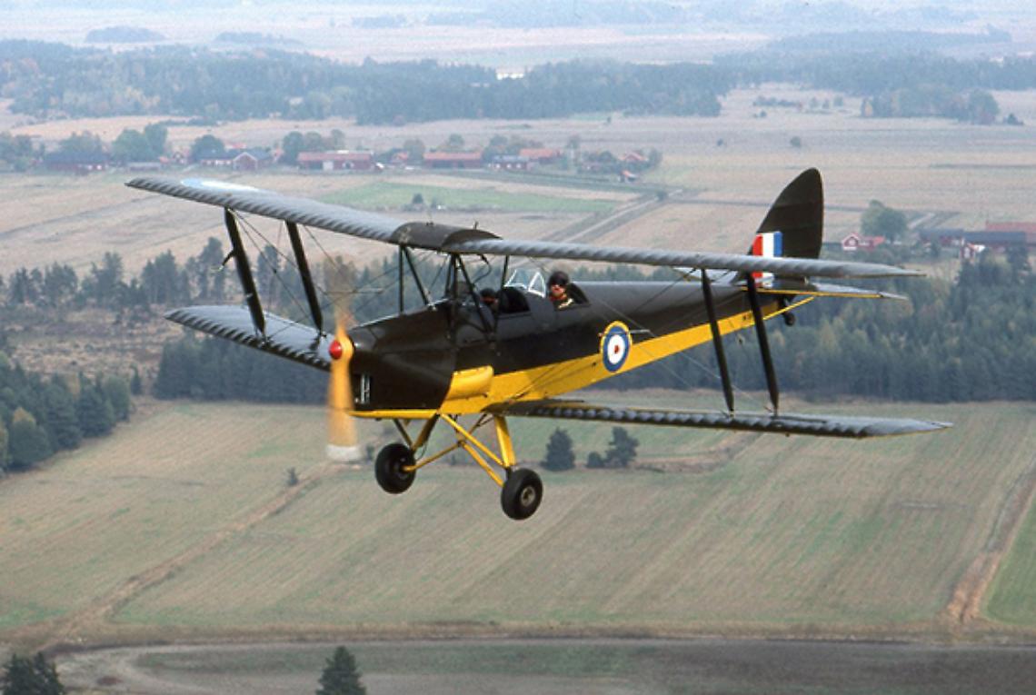 PINEROLO. In volo col Tiger Moth, biplano anni '30 nei cieli Piemonte