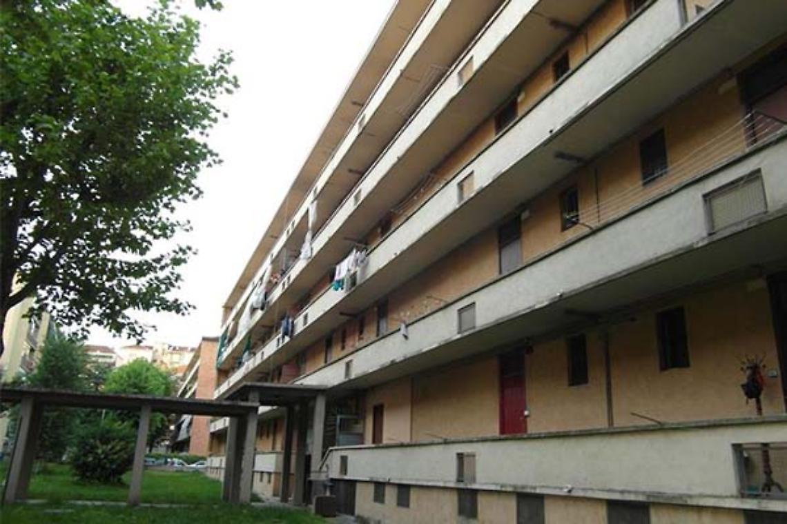 TORINO. Casa: presidio antagonisti Torino, 'legittimare occupazioni'